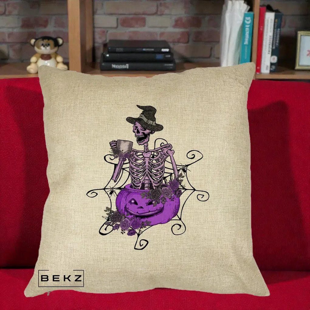 Perna Decorativa Schelet Vrajitor cu Dovleac Violet Halloween, 40x40 cm, Crem, Husa Detasabila, Perna Inclusa, BEKZ®