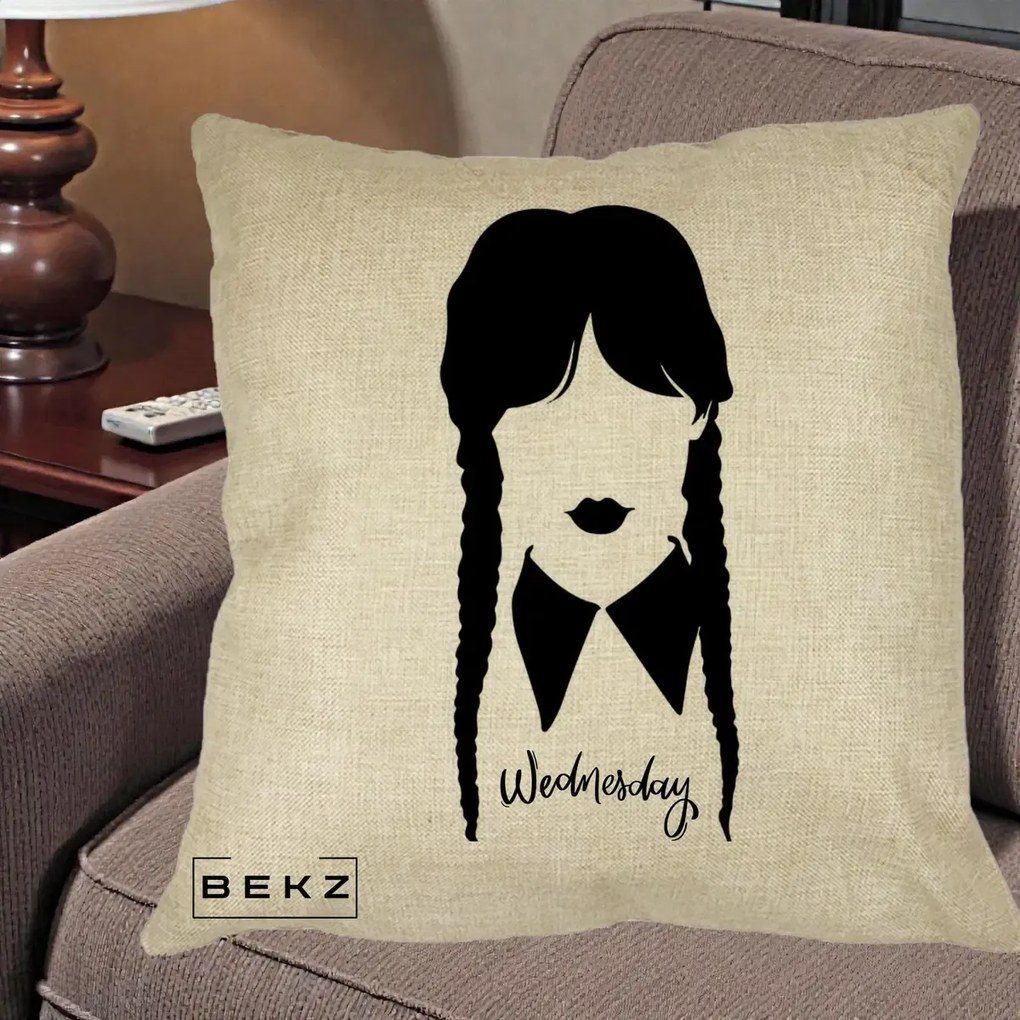 Perna Personalizata Wednesday Addams Silueta Alb-Negru, 40x40 cm, Crem, Husa Detasabila, Perna Inclusa, BEKZ®