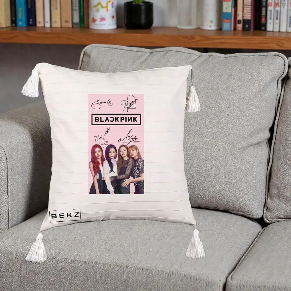 Perna Personalizata K-pop BLACKPINK Semnaturi si Foto, 40x40 cm, Bej cu Franjuri, Husa Detasabila, Perna Inclusa, BEKZ®