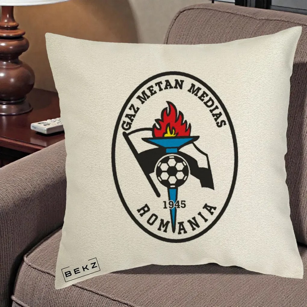 Perna Personalizata Gaz Metan Medias 1945 Fotbal, 40x40 cm, Ecru, Husa Detasabila, Perna Inclusa, BEKZ®