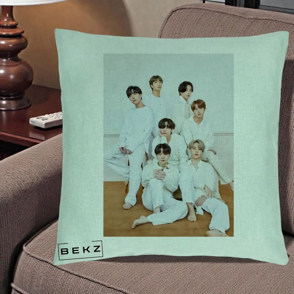 Perna Personalizata K-pop BTS Foto Grup All-White Elegant, 40x40 cm, Verde Menta, Husa Detasabila, Perna Inclusa, BEKZ®