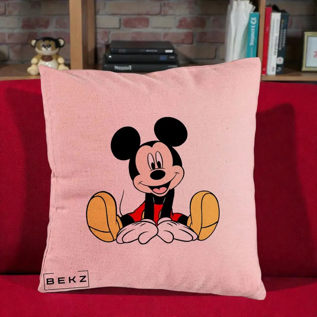 Perna Personalizata Mickey Mouse Relaxat, 40x40 cm, Roz, Husa Detasabila, Perna Inclusa, BEKZ®