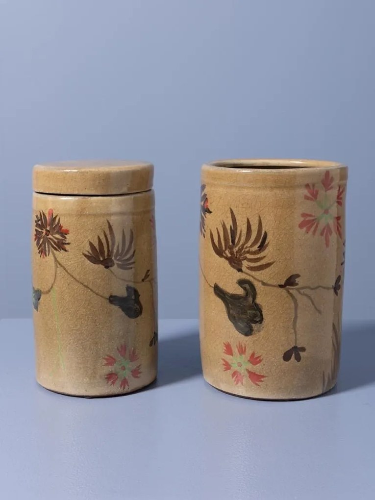 Borcan din ceramică artizanală natur cu capac, motive florale și păsări pictate manual, maro și roșu, 22,5 × 13,5 cm, „Campana"
