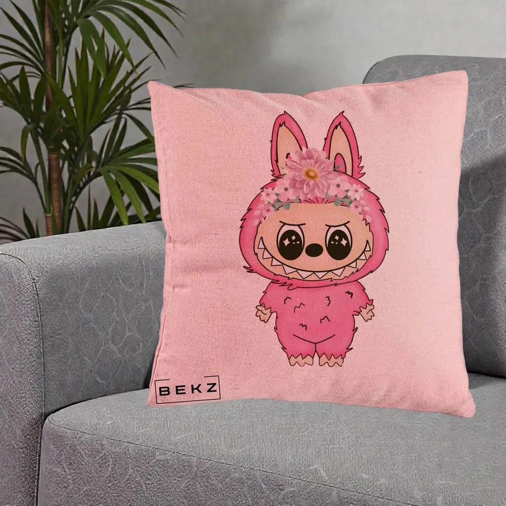 Perna Personalizata Labubu Roz cu Coroana Florala, 40x40 cm, Roz, Husa Detasabila, Perna Inclusa, BEKZ®