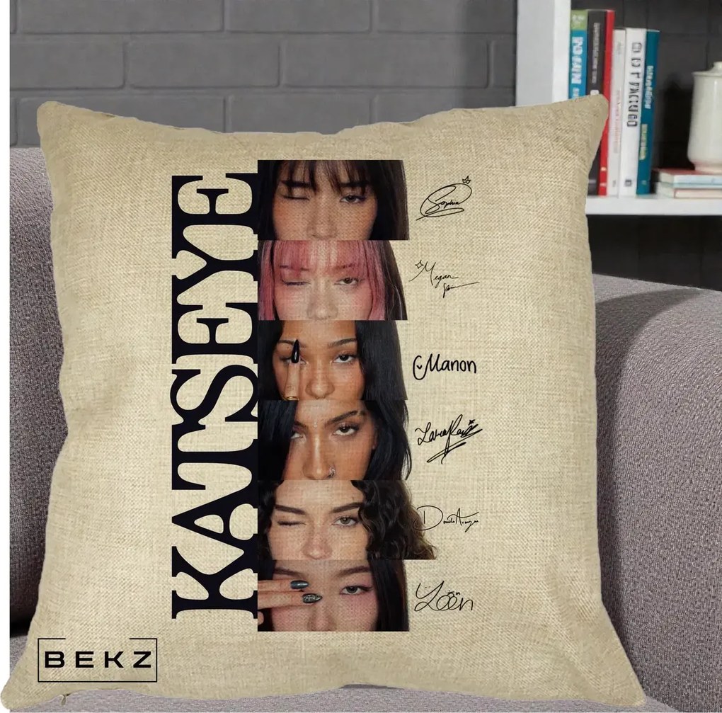 Perna Personalizata K-pop KATSEYE Semnaturi Membre Foto, 40x40 cm, Crem, Husa Detasabila, Perna Inclusa, BEKZ®