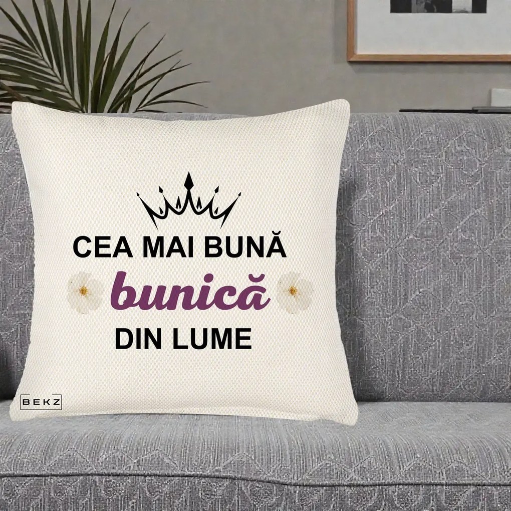 Cadou pentru Bunica - Perna Personalizata Cea Mai Buna Bunica Din Lume Coroana Mov Flori, 40x40 cm, Crem Reliefat, Husa Detasabila, Perna Inclusa, BEKZ®