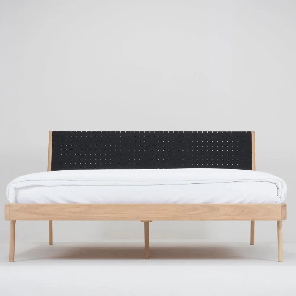 Pat matrimonial negru/în culoare naturală din lemn masiv de stejar 180x200 cm Fawn – Gazzda