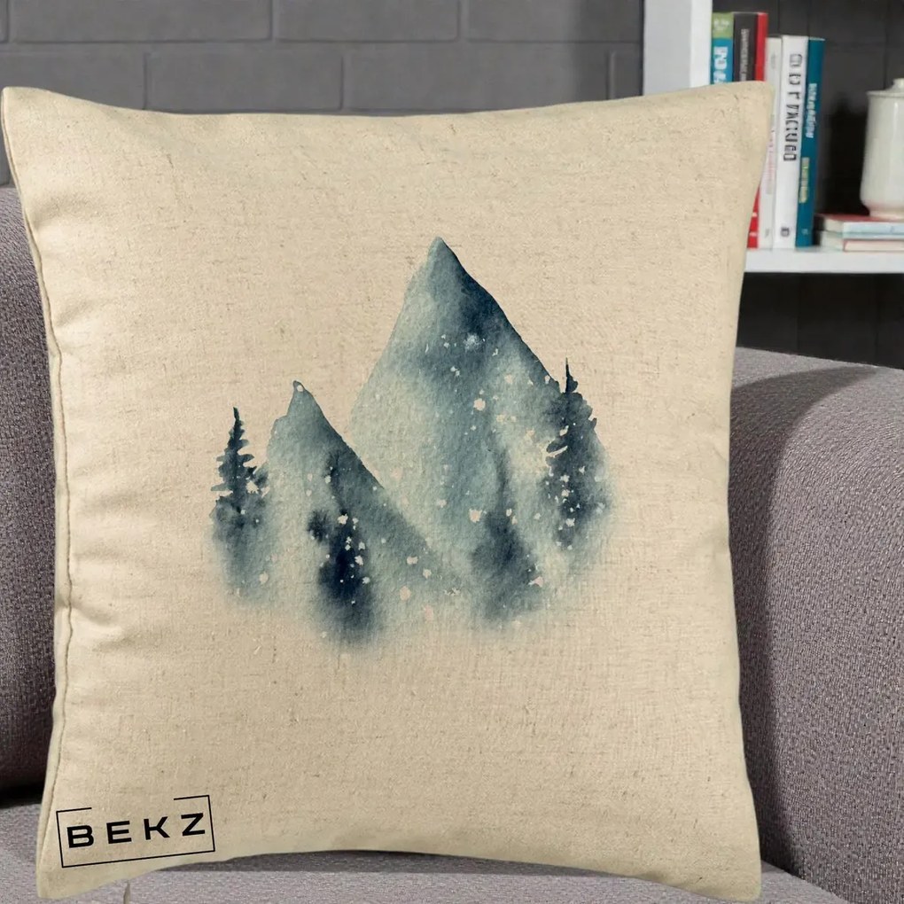 Perna Decorativa Munti Inzapeziti Acuarela Indigo, 40x40 cm, Bej, Husa Detasabila, Perna Inclusa, BEKZ®