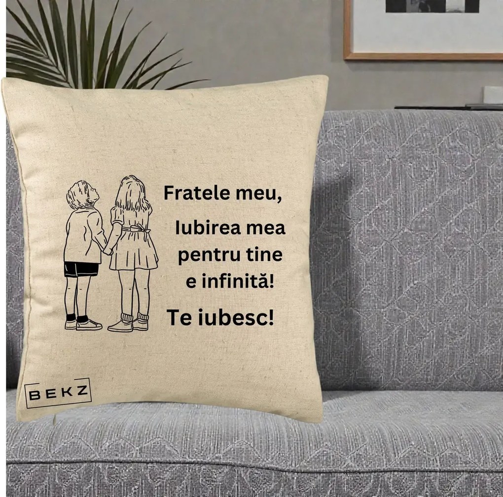 Cadou pentru Frate - Perna Personalizata Fratele Meu Te Iubesc Copii Tinand Maini Line Art, 40x40 cm, Bej, Husa Detasabila, Perna Inclusa, BEKZ®