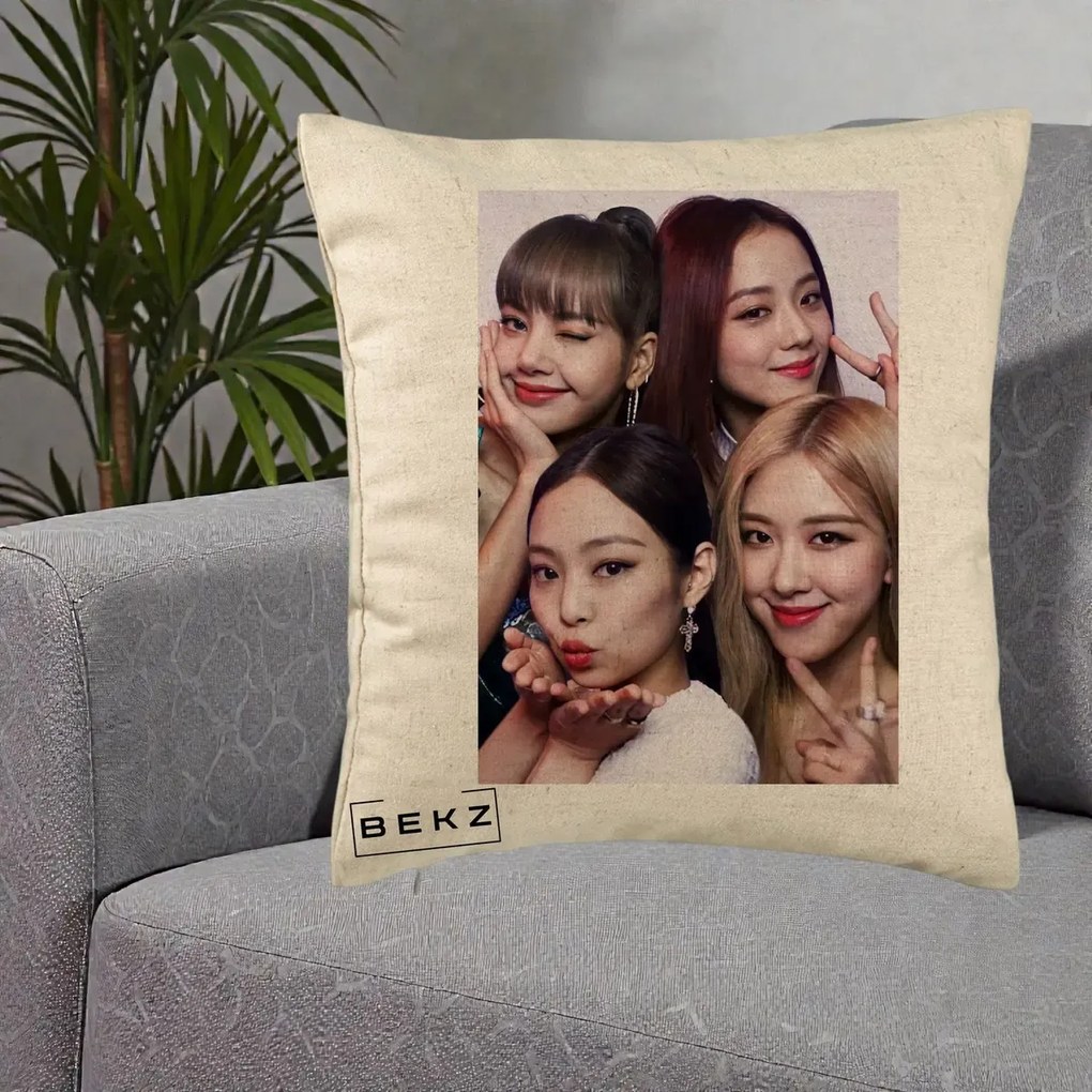 Perna Personalizata K-pop BLACKPINK Foto Grup Selfie 4 Membre, 40x40 cm, Bej, Husa Detasabila, Perna Inclusa, BEKZ®