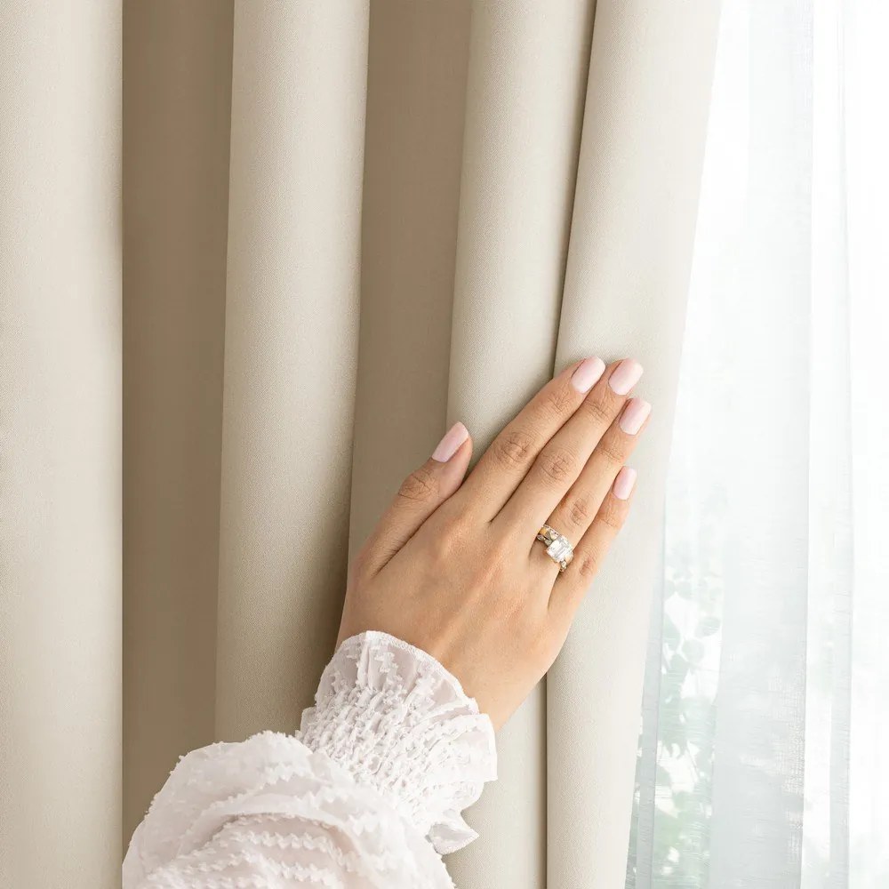 Draperie crem dimout (semi-opacă) 140x270 cm Carli – Restilo