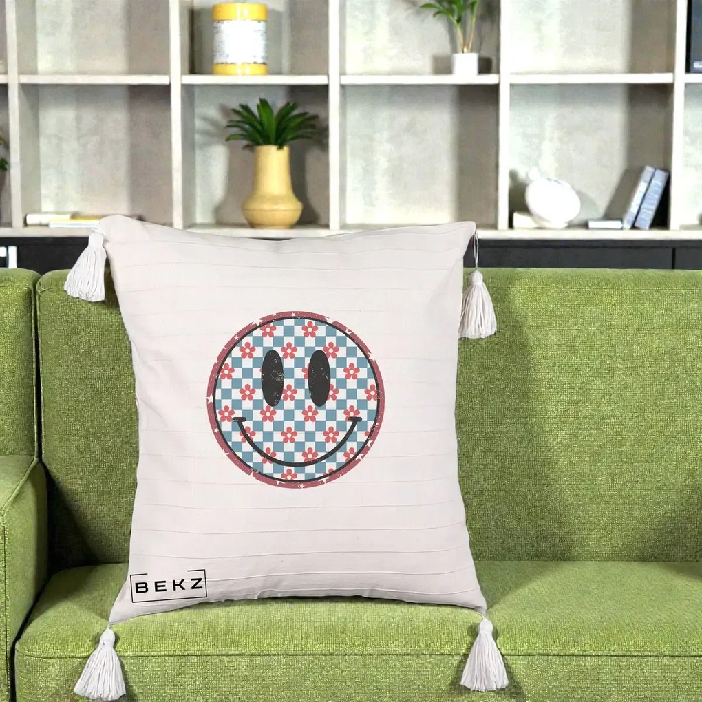 Perna Decorativa Smiley Face Checkered cu Floricele, 40x40 cm, Bej cu Franjuri, Husa Detasabila, Perna Inclusa, BEKZ®