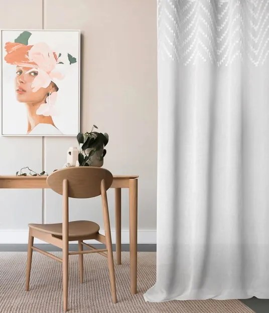 Perdea cu model delicat pe bandă plisată 140 x 250 cm