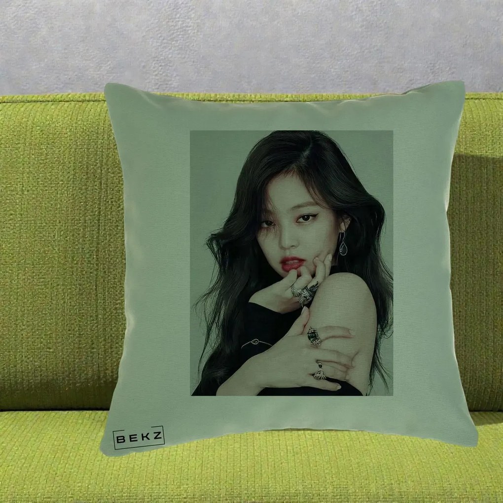 Perna Personalizata K-pop BLACKPINK Jennie Editorial Negru cu Inele, 40x40 cm, Verde, Husa Detasabila, Perna Inclusa, BEKZ®