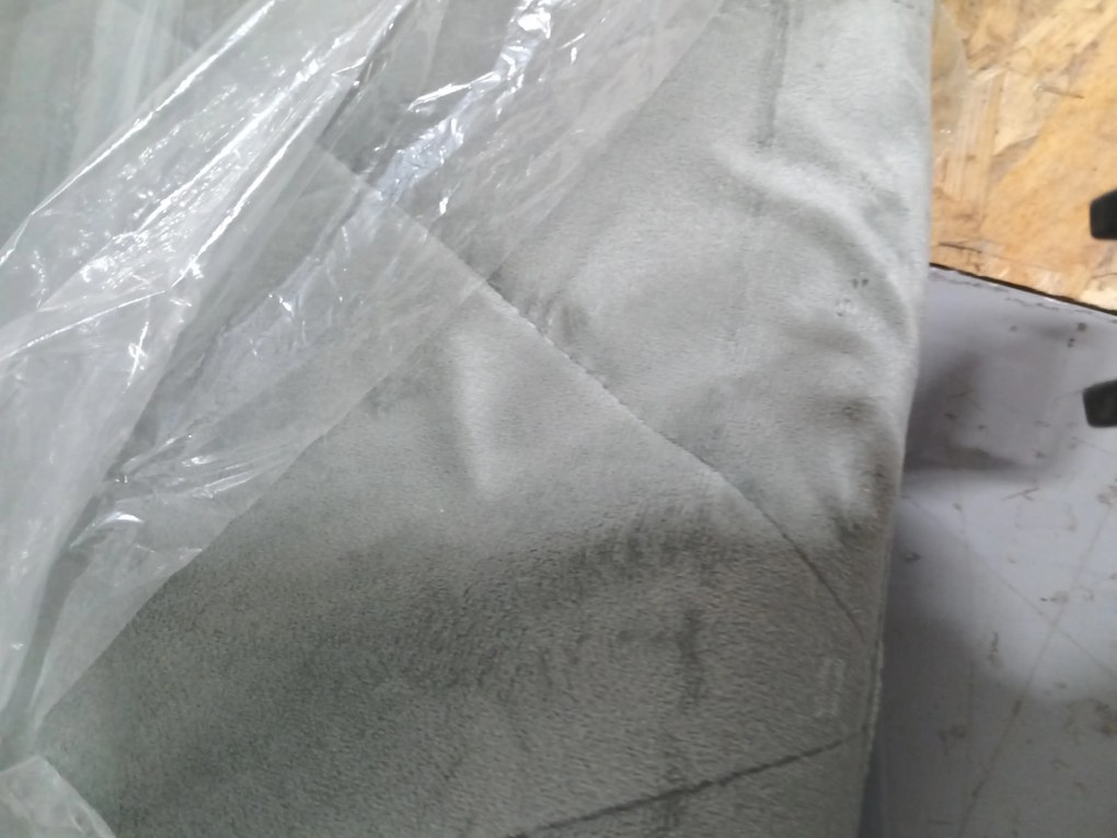 OFERTA Scaun de sufragerie din catifea gri LIBRA cu picioare negre a doua calitate