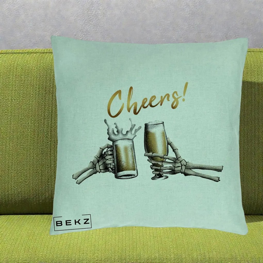 Perna Decorativa Halloween Cheers Schelete cu Bere, 40x40 cm, Verde Menta, Husa Detasabila, Perna Inclusa, BEKZ®