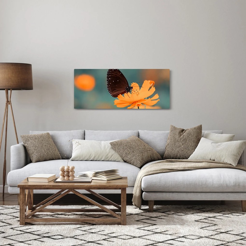 Tablou - fluture pe o floare portocalie (120x50 cm)