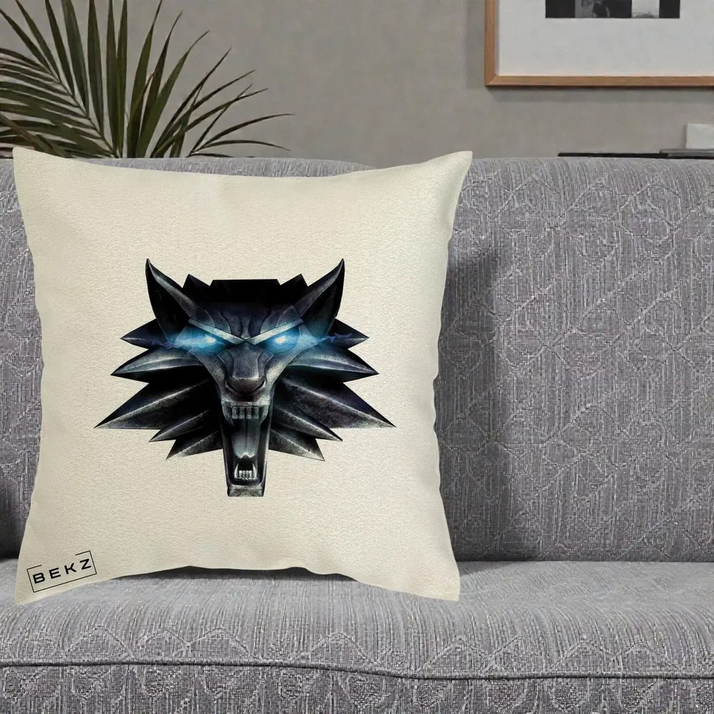 Perna Decorativa The Witcher Wolf Head, 40x40 cm, Ecru, Husa Detasabila, Perna Inclusa, BEKZ®