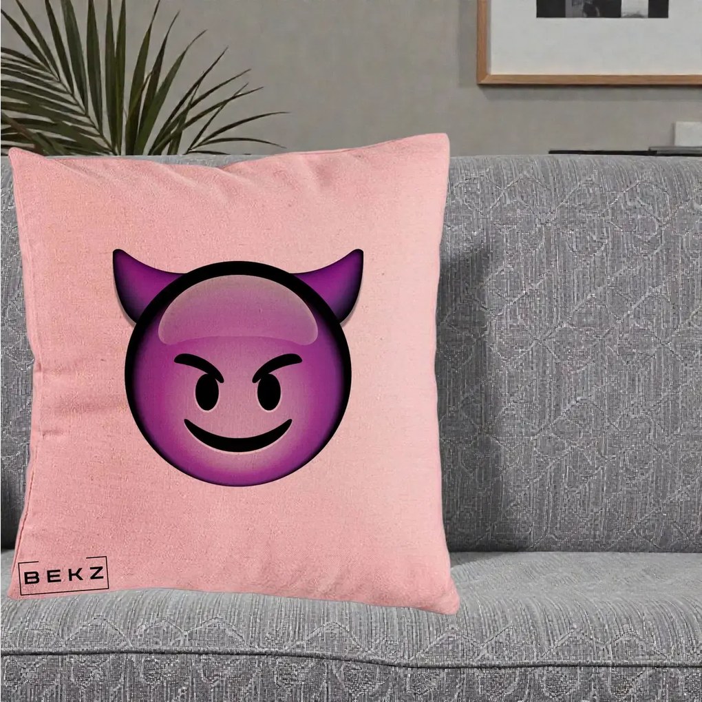 Perna Decorativa Emoji Diavol Mov, 40x40 cm, Roz, Husa Detasabila, Perna Inclusa, BEKZ®