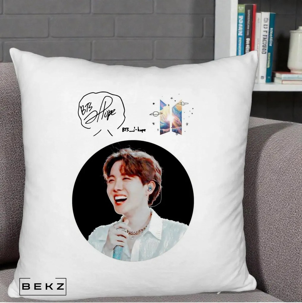 Perna Personalizata K-pop BTS J-Hope Portret cu Autograf, 40x40 cm, Alb Pufos, Husa Detasabila, Perna Inclusa, BEKZ®
