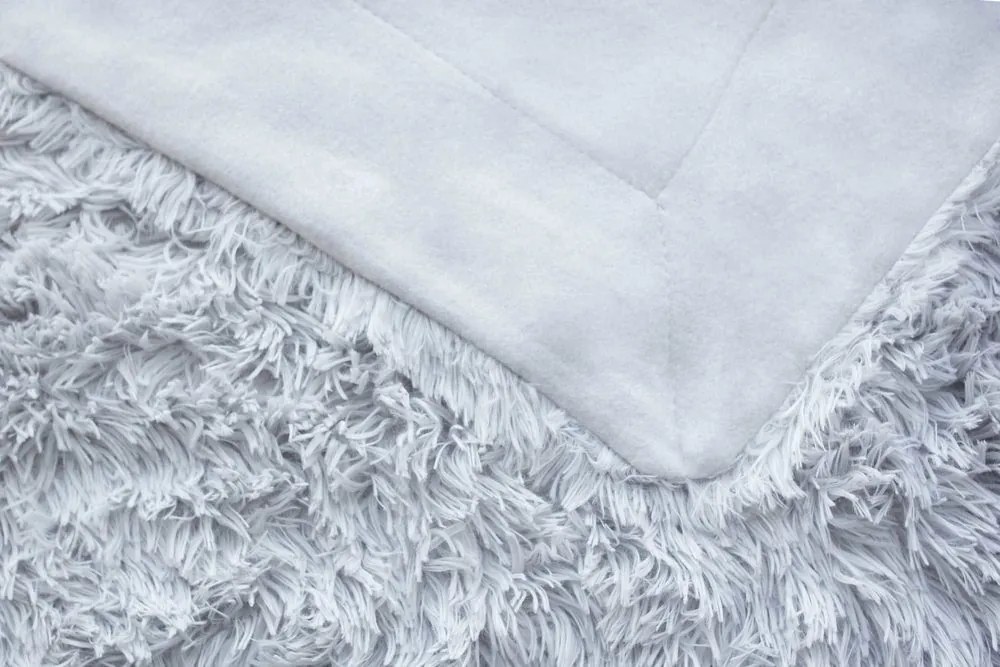 Deka s dlouhým vlasem