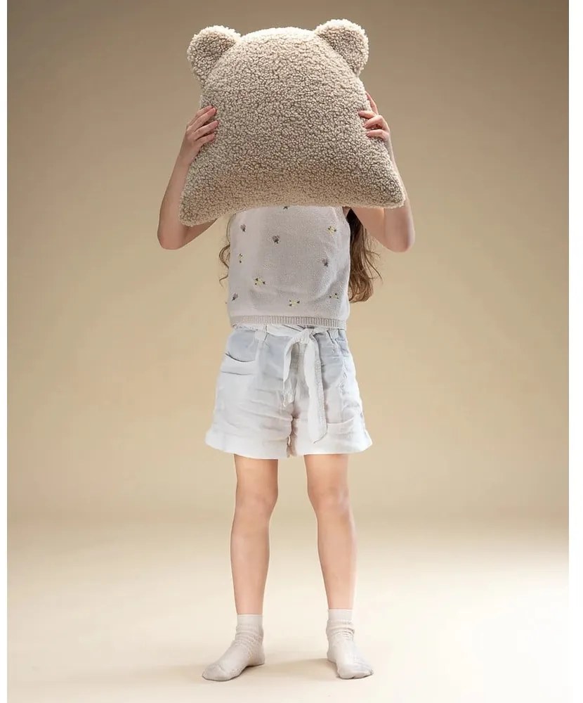 Pernă decorativă pentru copii maro deschis cu tapițerie din țesătură bouclé Bear – Wigiwama