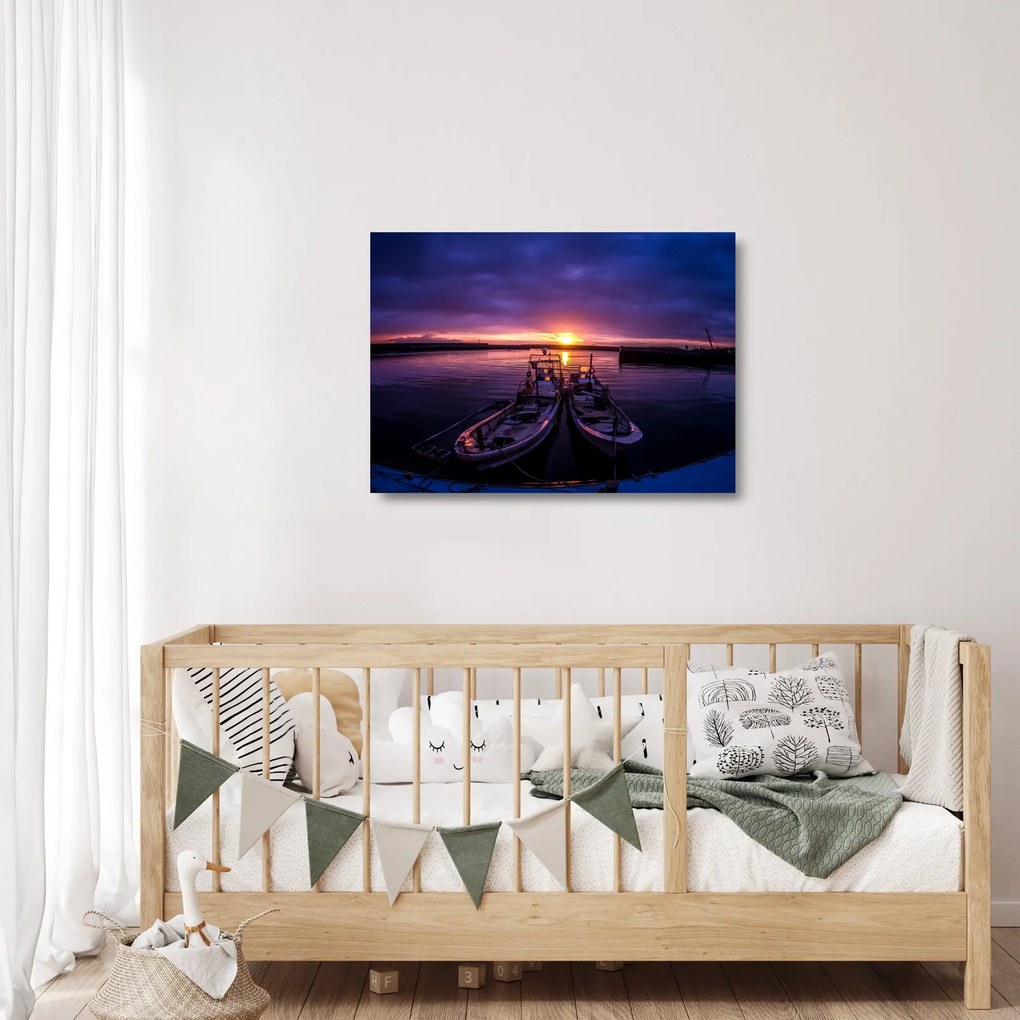 Tablou pe sticlă cu barci pescărești în port (70x50 cm)