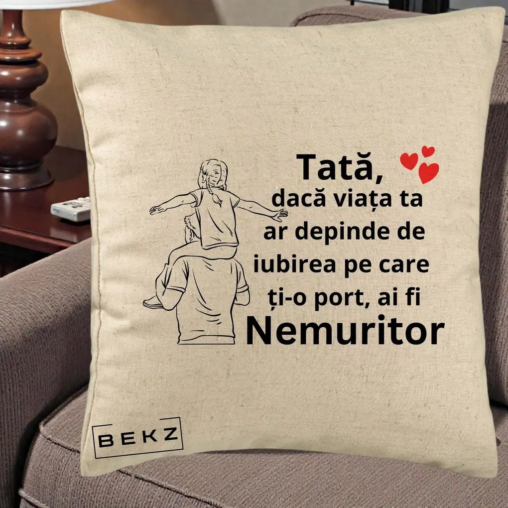 Cadou pentru Tata - Perna Personalizata Tata Supererou Nemuritor, 40x40 cm, Bej, Husa Detasabila, Perna Inclusa, BEKZ®
