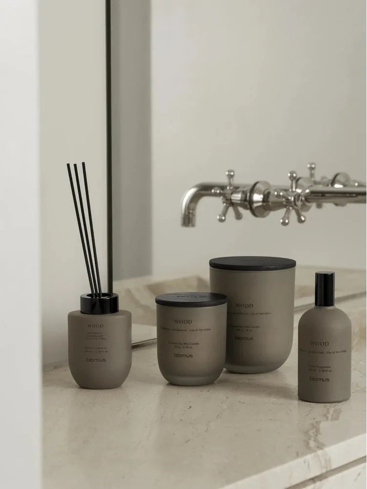 Lumânare parfumată din ceară de soia timp de ardere 35 h Tuoksu Wood – Blomus