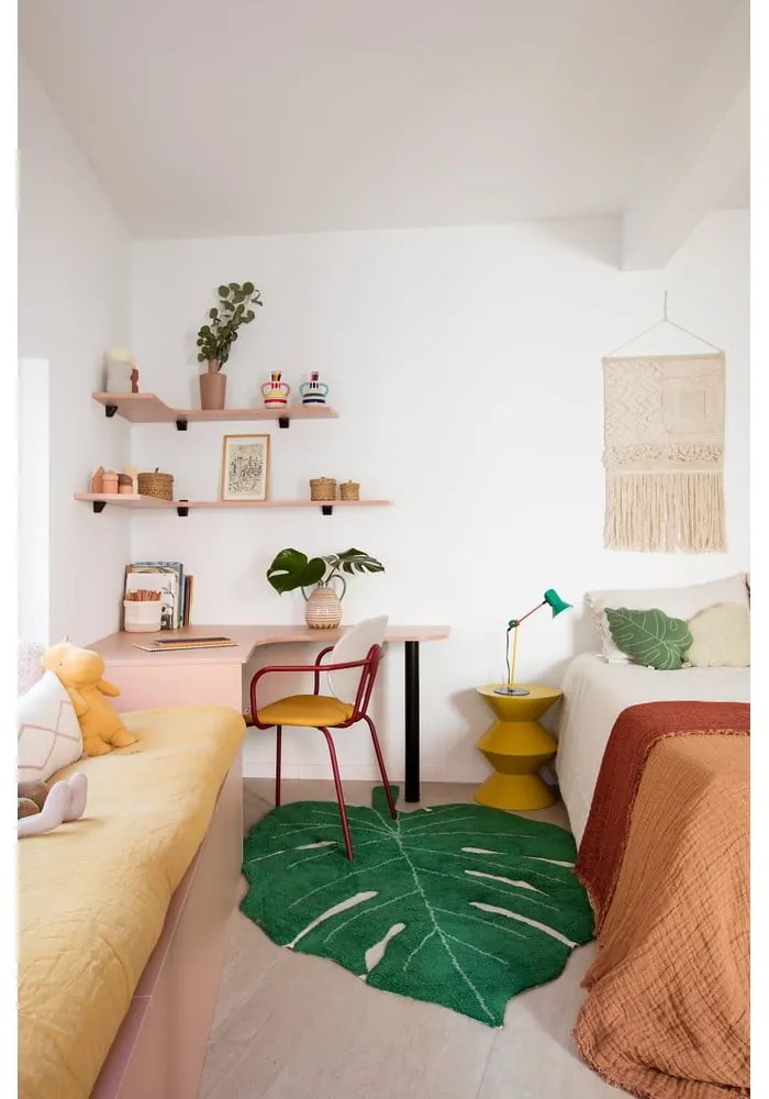 Covor pentru copii verde închis lavabil/țesut manual din bumbac 120x180 cm Monstera Leaf – Lorena Canals