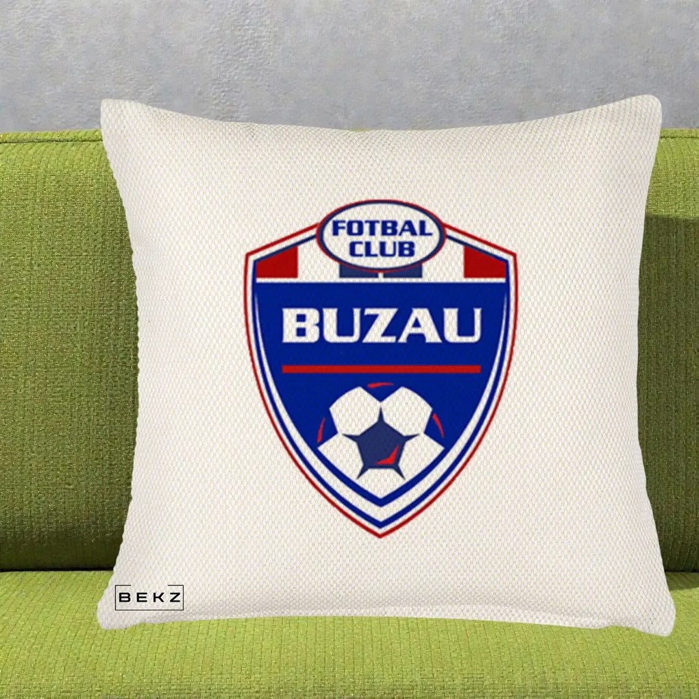 Perna Personalizata FC Buzau Fotbal, 40x40 cm, Crem Reliefat, Husa Detasabila, Perna Inclusa, BEKZ®