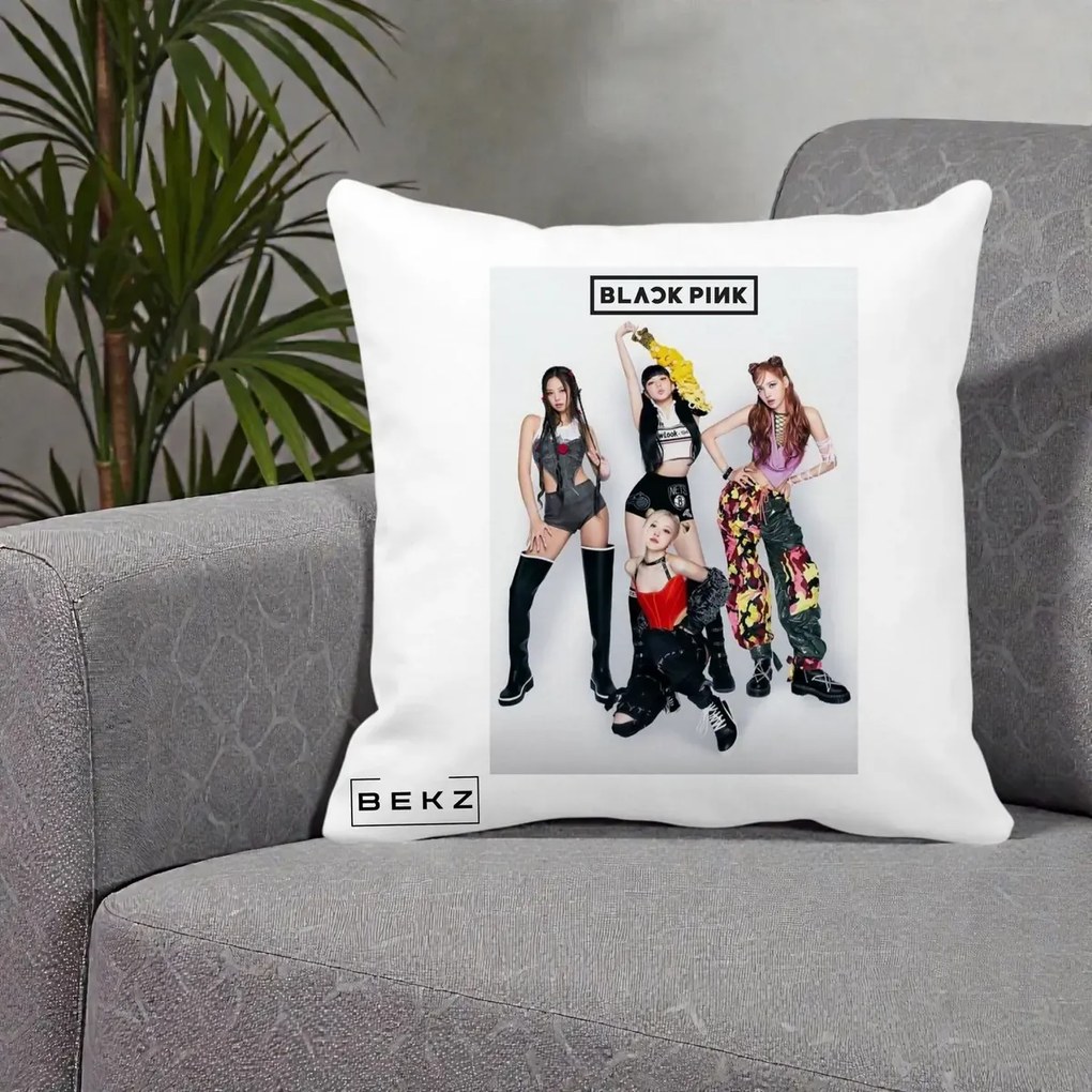 Perna Personalizata K-pop BLACKPINK Fotografie Grup Tinute Edgy, 40x40 cm, Alba Mata, Husa Detasabila, Perna Inclusa, BEKZ®