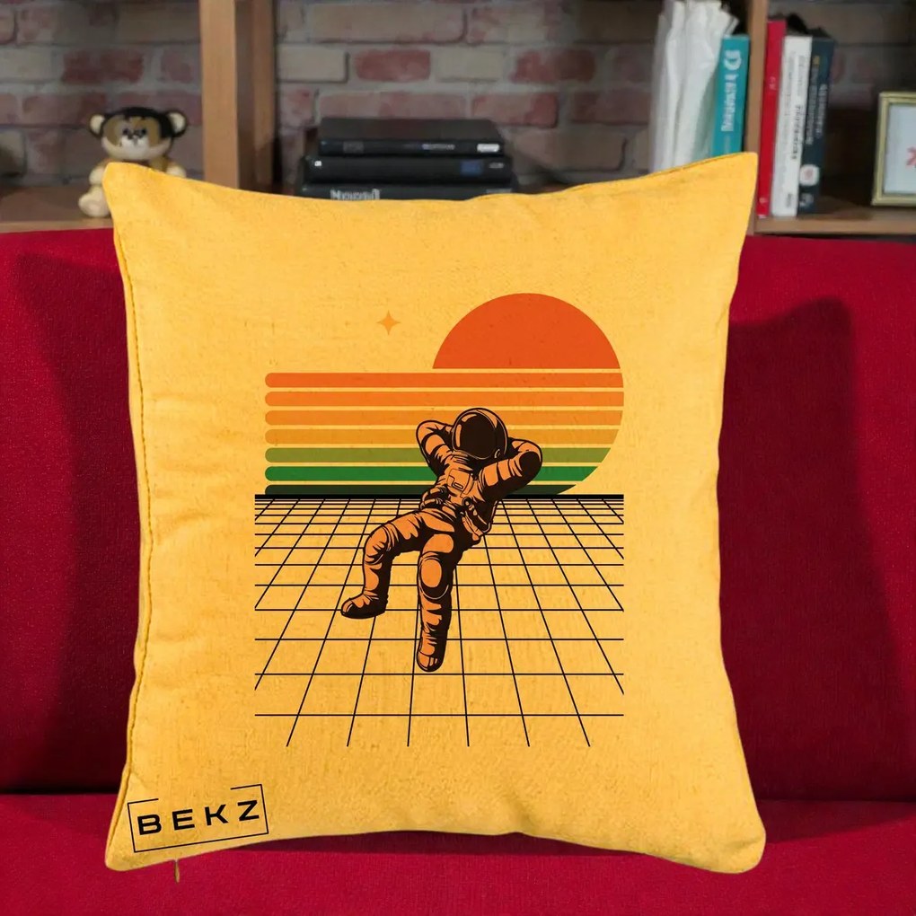 Perna Decorativa Astronaut Retro Space, 40x40 cm, Galben, Husa Detasabila, Perna Inclusa, BEKZ®