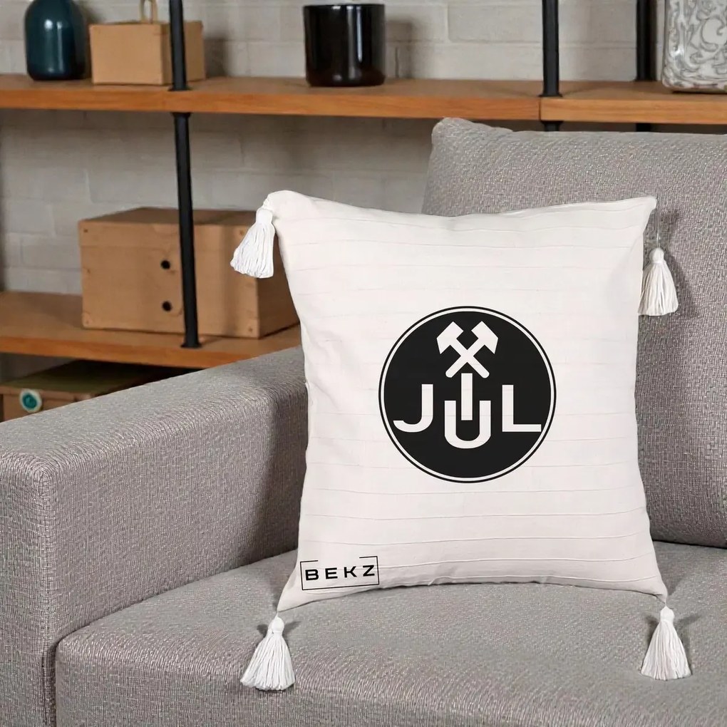 Perna Personalizata JUL Jiul Lupeni Fotbal, 40x40 cm, Bej cu Franjuri, Husa Detasabila, Perna Inclusa, BEKZ®