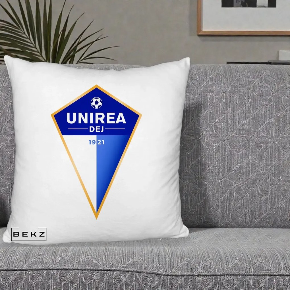 Perna Personalizata Unirea Dej 1921 Fotbal, 40x40 cm, Alb Pufos, Husa Detasabila, Perna Inclusa, BEKZ®