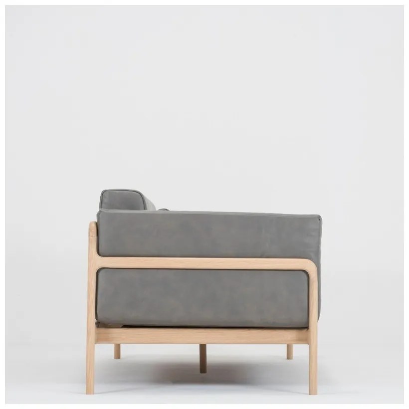 Canapea din piele bovină cu structură din lemn masiv de stejar Gazzda Fawn, gri închis