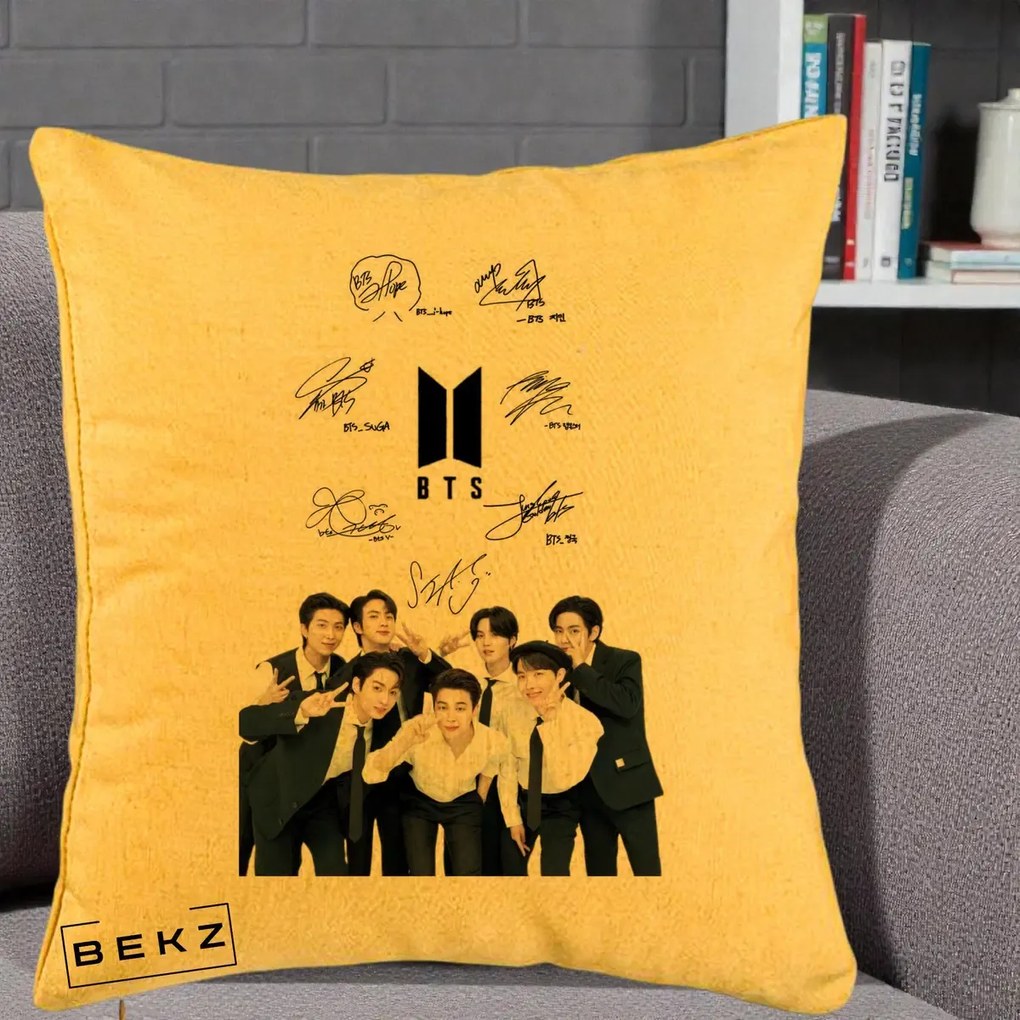 Perna Personalizata K-pop BTS Autografe Toti Membrii cu Fotografie, 40x40 cm, Galben, Husa Detasabila, Perna Inclusa, BEKZ®