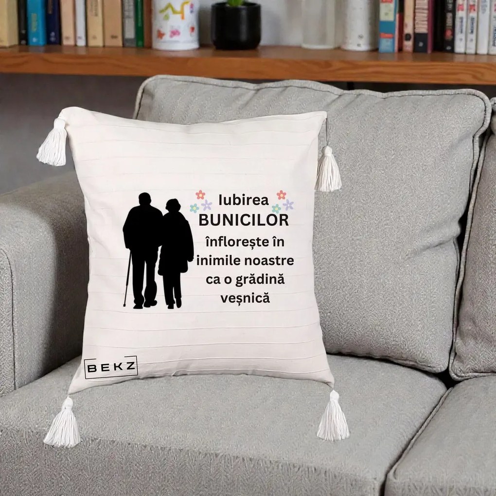 Cadou pentru Bunici - Perna Personalizata Bunicii Iubirea Infloreste Silueta Neagra Flori, 40x40 cm, Bej cu Franjuri, Husa Detasabila, Perna Inclusa, BEKZ®