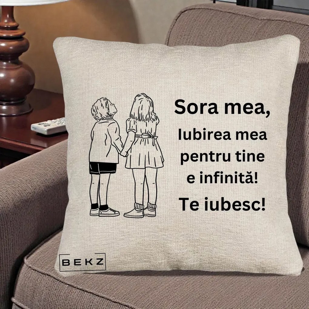 Cadou pentru Sora - Perna Personalizata Sora Mea Te Iubesc Copii Tinand Maini Line Art, 40x40 cm, Bej Canapea, Husa Detasabila, Perna Inclusa, BEKZ®