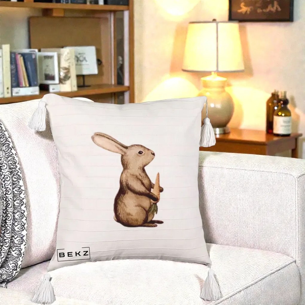 Perna Decorativa Iepuras Acuarela cu Morcov, 40x40 cm, Bej cu Franjuri, Husa Detasabila, Perna Inclusa, BEKZ®