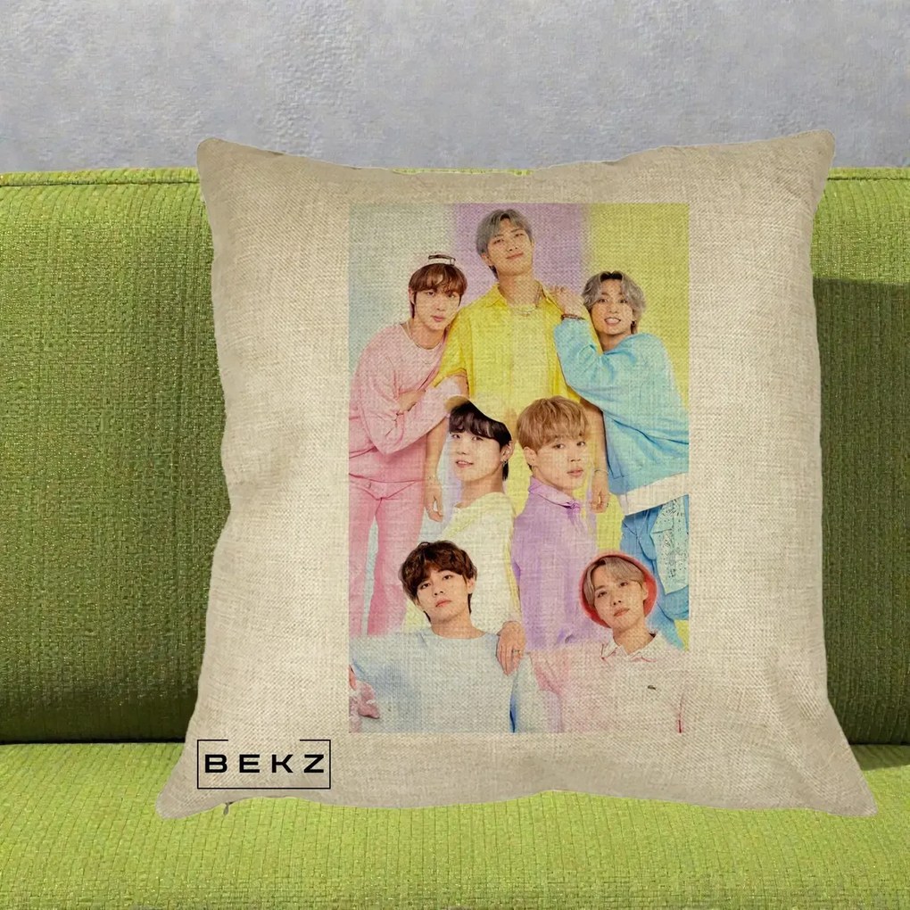 Perna Personalizata K-pop BTS Foto Grup Pastel Colorat cu 7 Membrii, 40x40 cm, Crem, Husa Detasabila, Perna Inclusa, BEKZ®