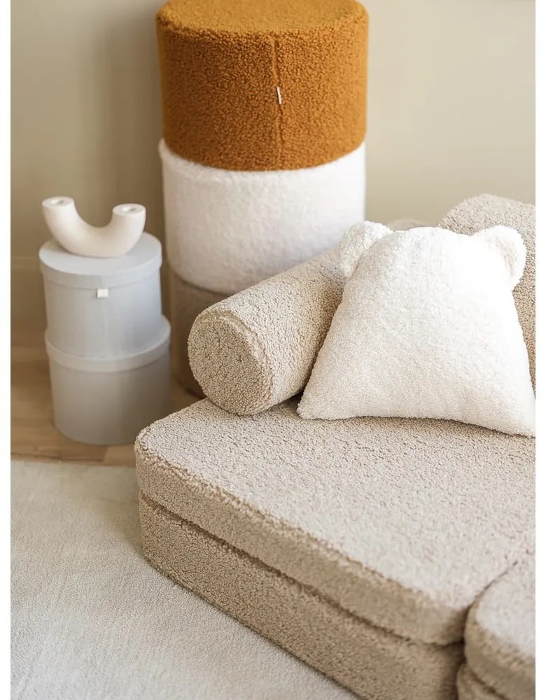 Canapea pentru copii maro deschis cu tapițerie din țesătură bouclé 132 cm Settee – Wigiwama