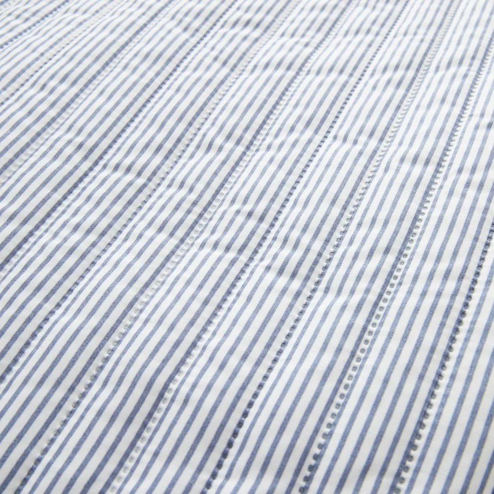 Cuvertură albastră matlasată 220x230 cm Stripe – Catherine Lansfield