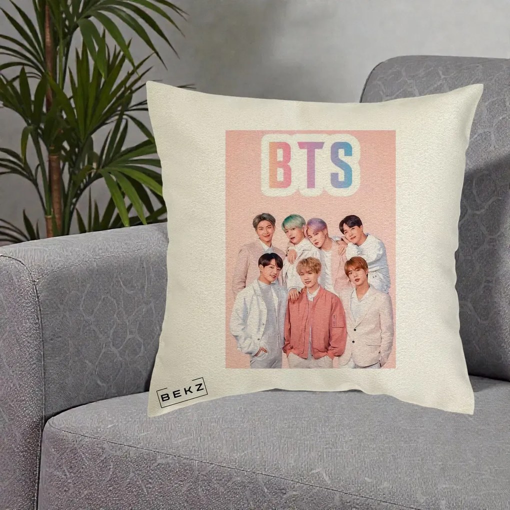 Perna Personalizata K-pop BTS Foto Grup cu BTS si Fond Roz Pastel, 40x40 cm, Ecru, Husa Detasabila, Perna Inclusa, BEKZ®