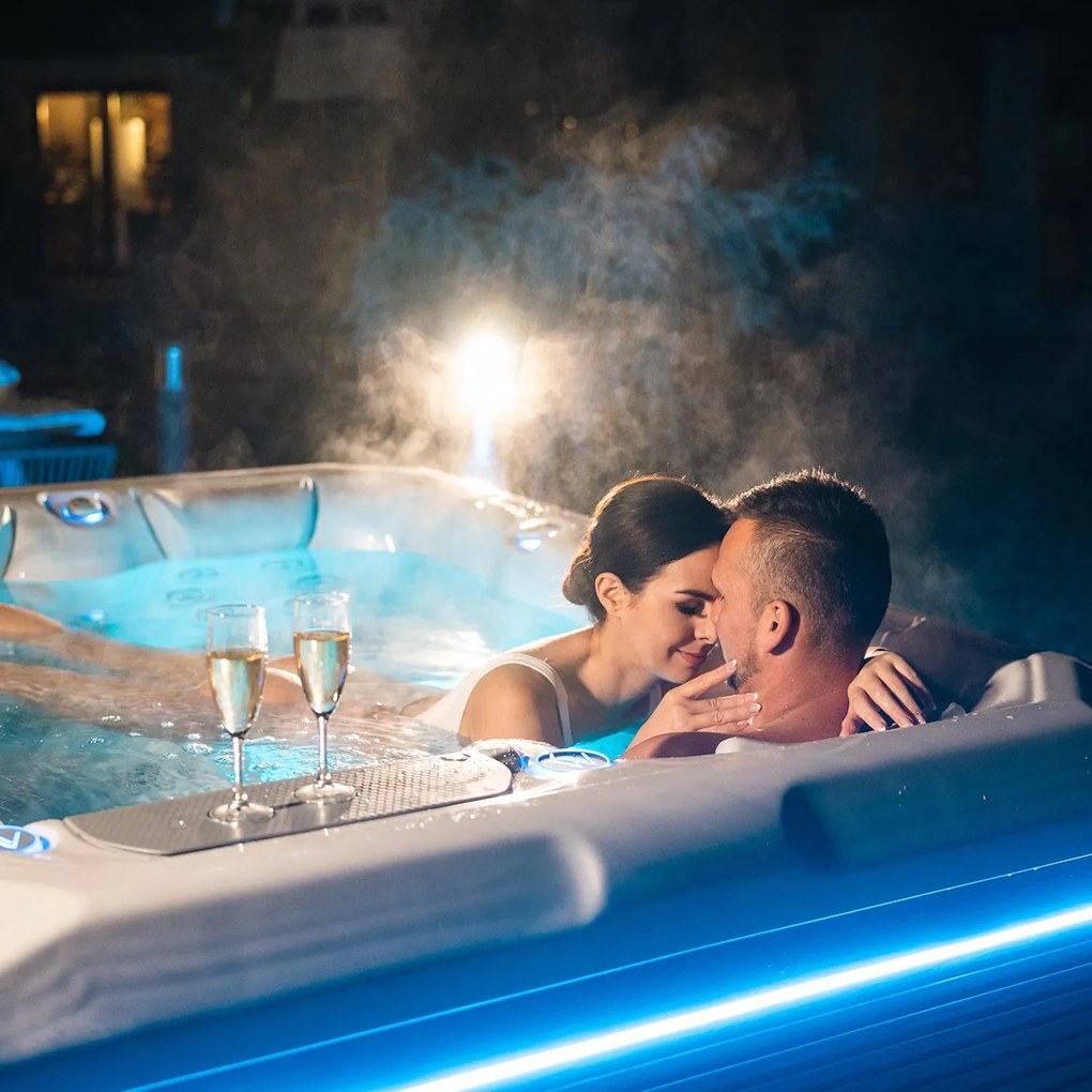 Minipiscina jacuzzi 3 persoane, alb-lucios, 32 jeturi, WiFi, sistem audio, pompa caldura integrata, In-Line WIS, unitate Gecko IN.YE-3, 160 x 215,