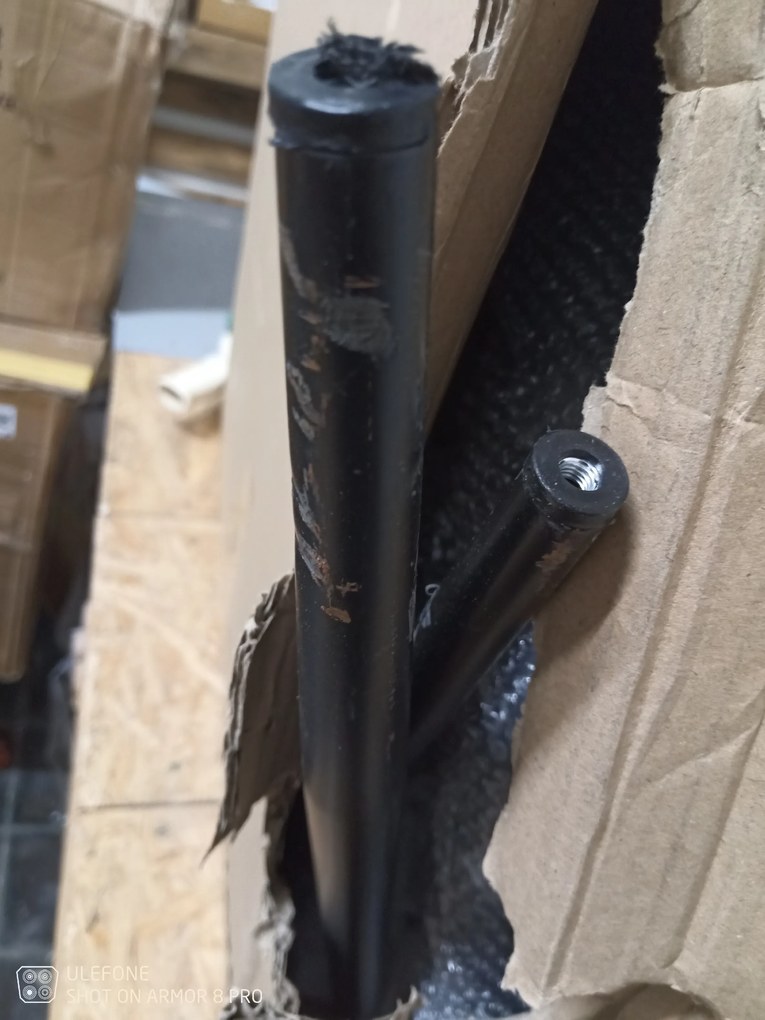 OFERTA Scaun de catifea gri inchis COMO cu picioare negre calitatea a II-a