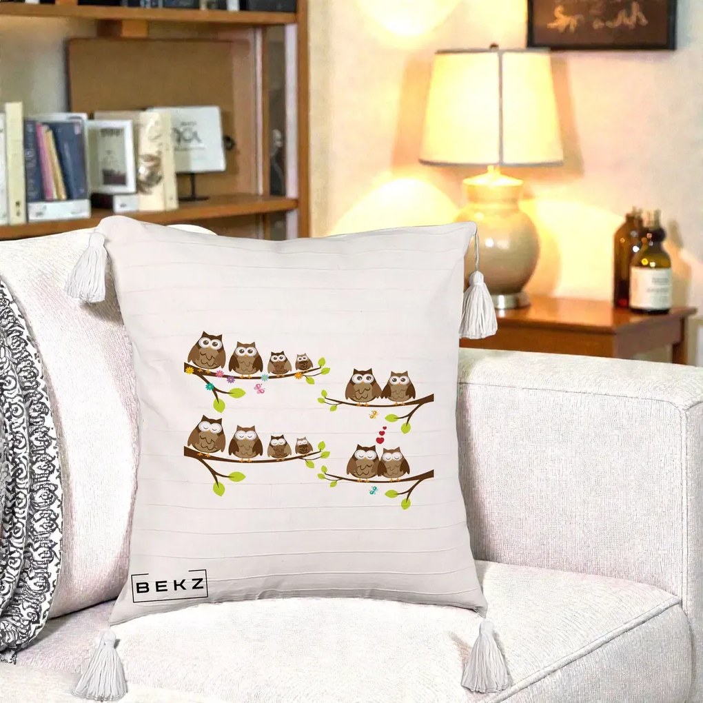 Perna Decorativa Familie de Bufnite pe Ramuri, 40x40 cm, Bej cu Franjuri, Husa Detasabila, Perna Inclusa, BEKZ®