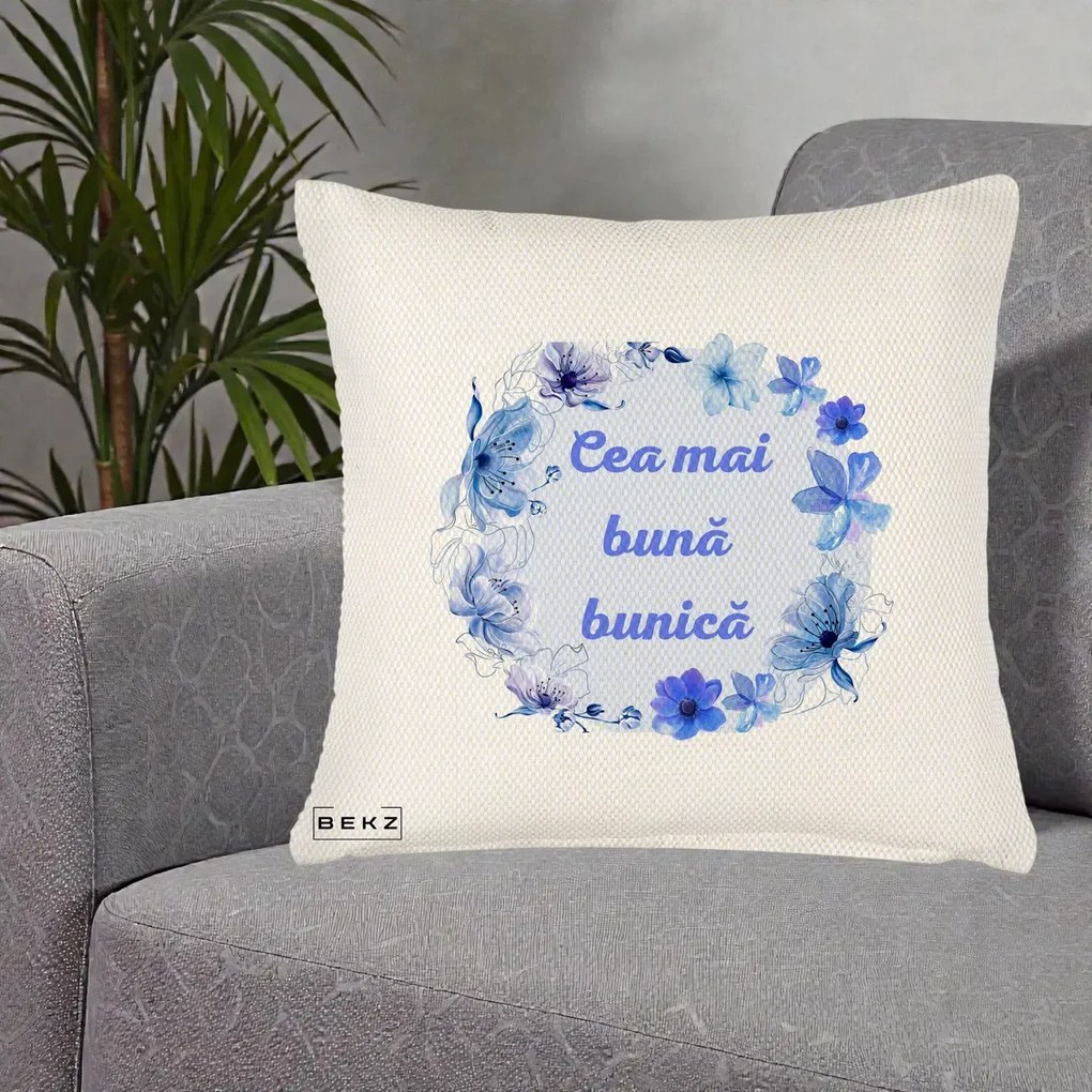 Cadou pentru Bunica - Perna Personalizata Cea Mai Buna Bunica Coronita Flori Albastre Acuarela, 40x40 cm, Crem Reliefat, Husa Detasabila, Perna Inclusa, BEKZ®