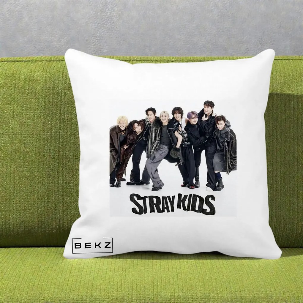 Perna Personalizata K-pop Stray Kids Outfit Negru, 40x40 cm, Alba Mata, Husa Detasabila, Perna Inclusa, BEKZ®