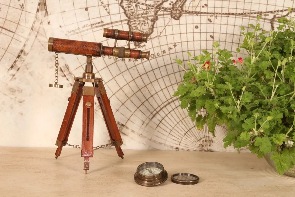 Telescop decorativ din alamă și lemn, maro, aspect vintage, cu trepied reglabil și capac pe lanț, finisaj antichizat, 41 x 26 x 24 cm, „Galilée”